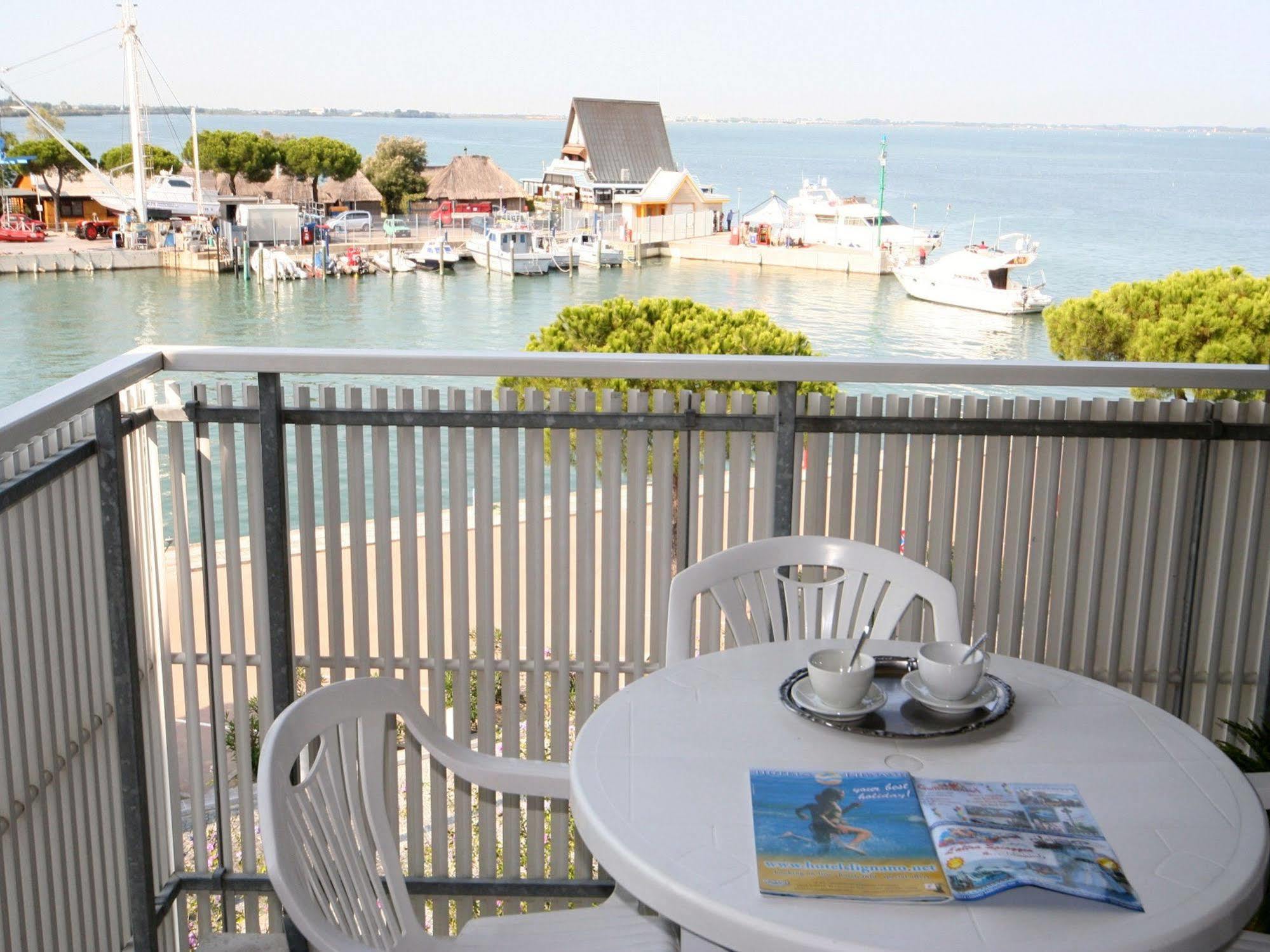 Casa Marina Lägenhet Lignano Sabbiadoro Exteriör bild