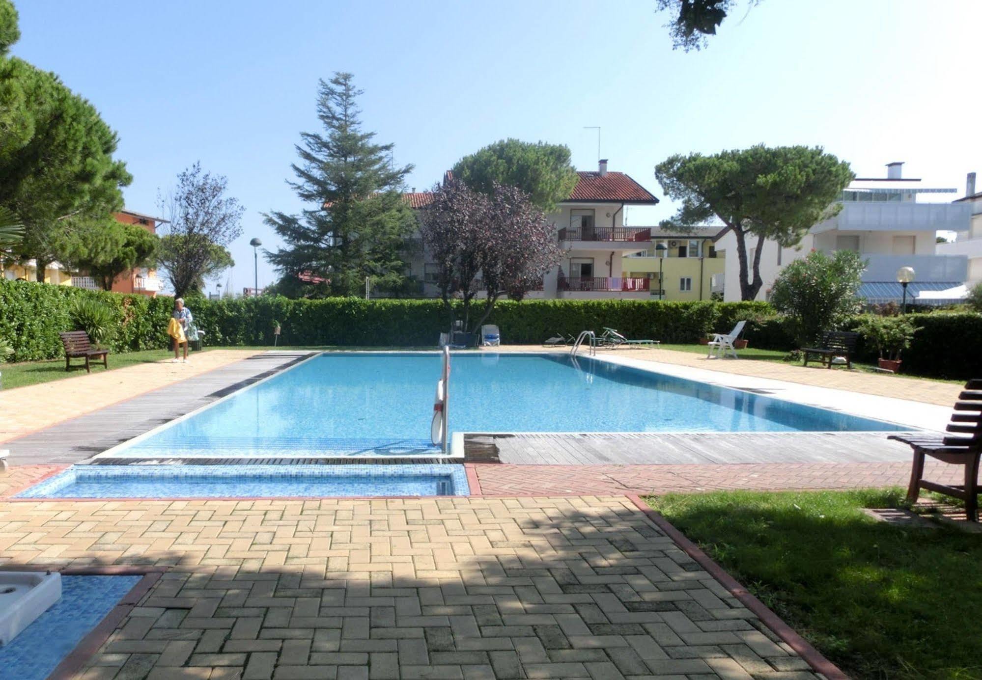 Casa Marina Lägenhet Lignano Sabbiadoro Exteriör bild